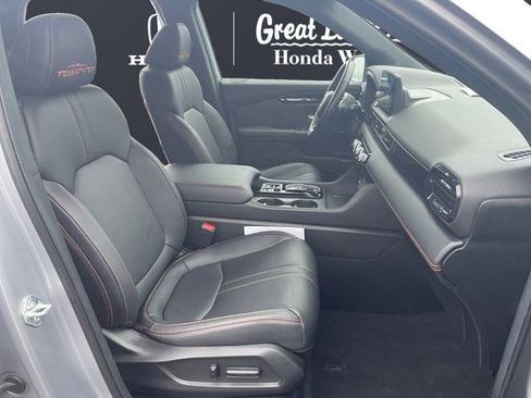 Certified 2025 Honda Pilot TrailSport image 15