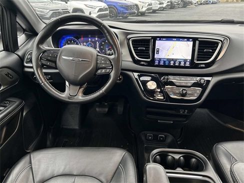 Used 2020 Chrysler Pacifica Touring-L w/ Advanced Safetytec Group image 17