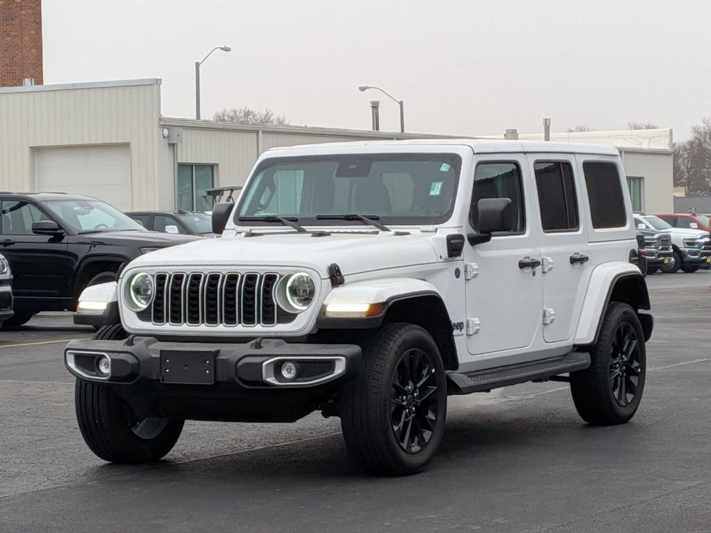 Used 2025 Jeep Wrangler Unlimited Sahara AWD/4WD image 3