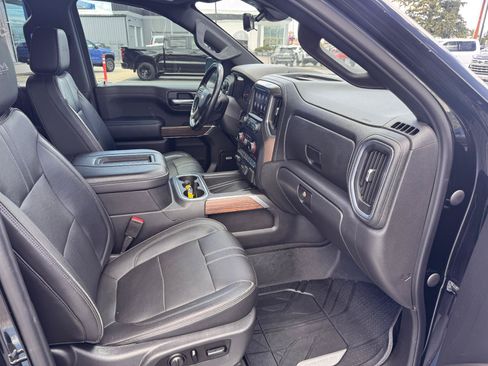 Used 2021 Chevrolet Silverado 1500 High Country w/ Technology Package AWD/4WD image 16