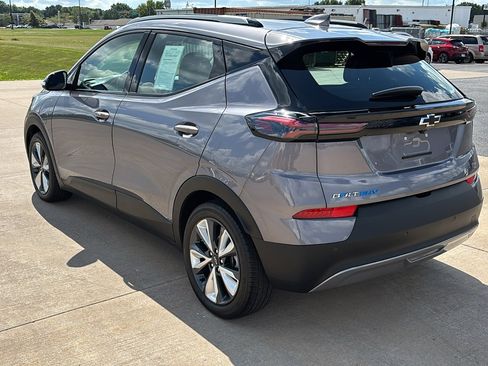 Used 2022 Chevrolet Bolt EUV LT w/ Convenience Package image 6