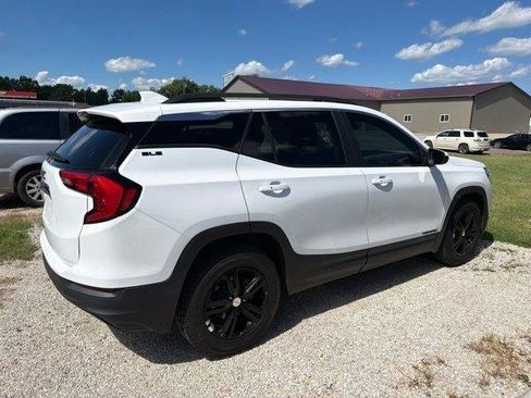 Used 2021 GMC Terrain SLE w/ Driver Convenience Package FWD image 4