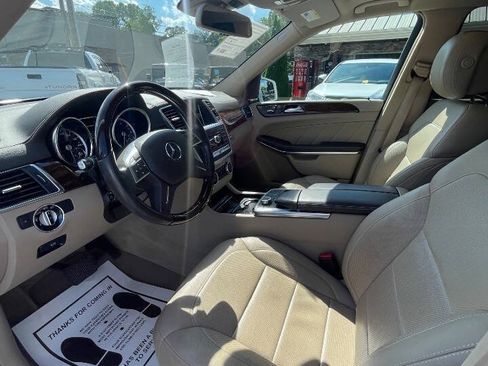 Used 2016 Mercedes-Benz GL 550 4MATIC image 12