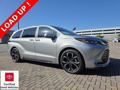 Certified 2025 Toyota Sienna Platinum