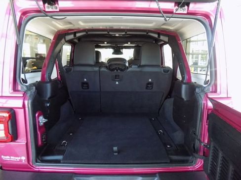 Certified 2024 Jeep Wrangler Unlimited Sahara AWD/4WD image 29