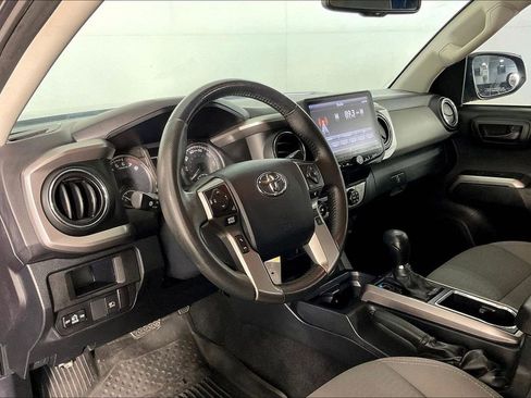 Used 2019 Toyota Tacoma SR5 AWD/4WD image 17