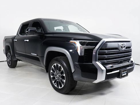 Used 2025 Toyota Tundra Limited AWD/4WD image 16