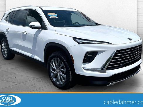 Used 2025 Buick Enclave Preferred FWD image 1