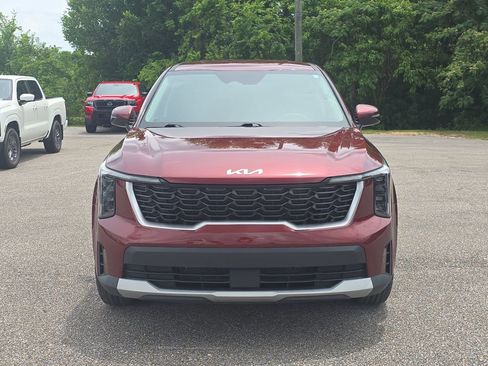 Used 2024 Kia Sorento LX FWD image 2