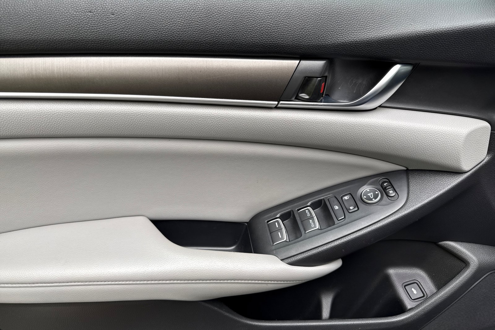 Used 2018 Honda Accord LX image 11