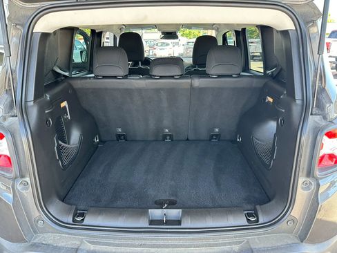 Used 2017 Jeep Renegade Latitude AWD/4WD image 13
