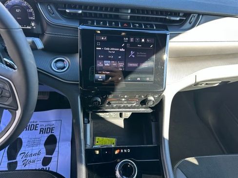 Certified 2025 Jeep Grand Cherokee Altitude image 17