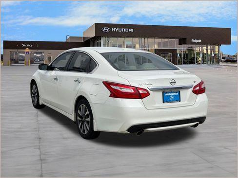 Used 2017 Nissan Altima 2.5 SV FWD image 3