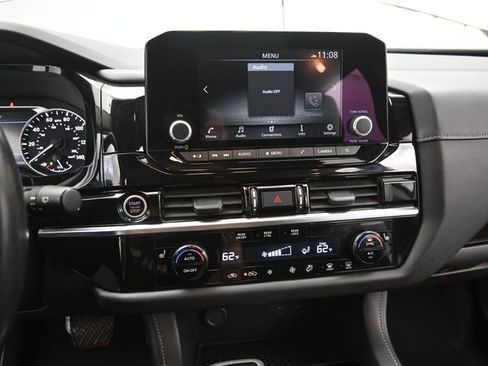 Used 2023 Nissan Pathfinder SV image 11