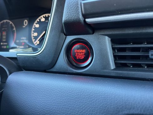 Used 2025 Honda Pilot EX-L image 13