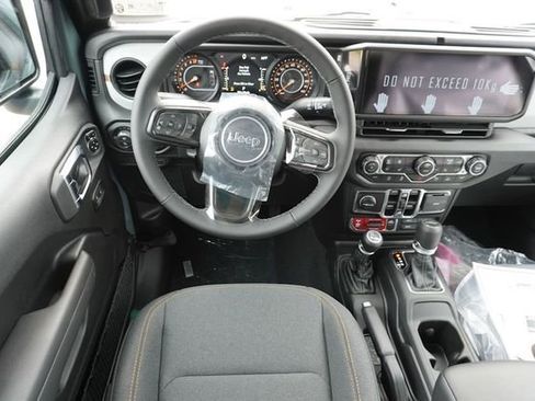 New 2025 Jeep Gladiator Sport AWD/4WD image 12