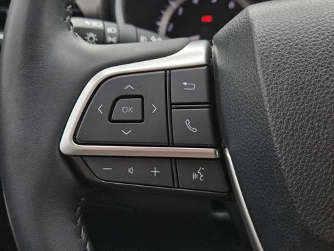 Used 2023 Toyota Highlander XLE image 11