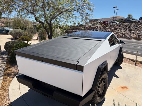 Used 2024 Tesla Cybertruck AWD Crew Cab image 3