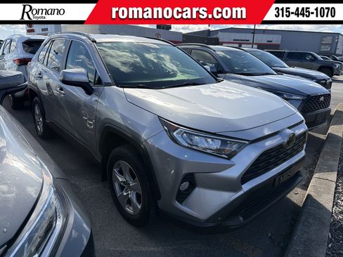 Used 2021 Toyota RAV4 XLE image 1