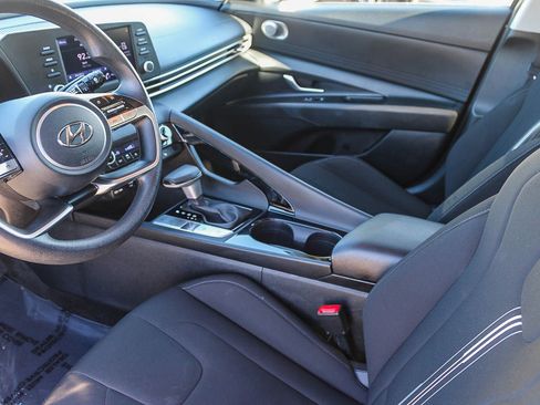 Used 2023 Hyundai Elantra Blue image 18