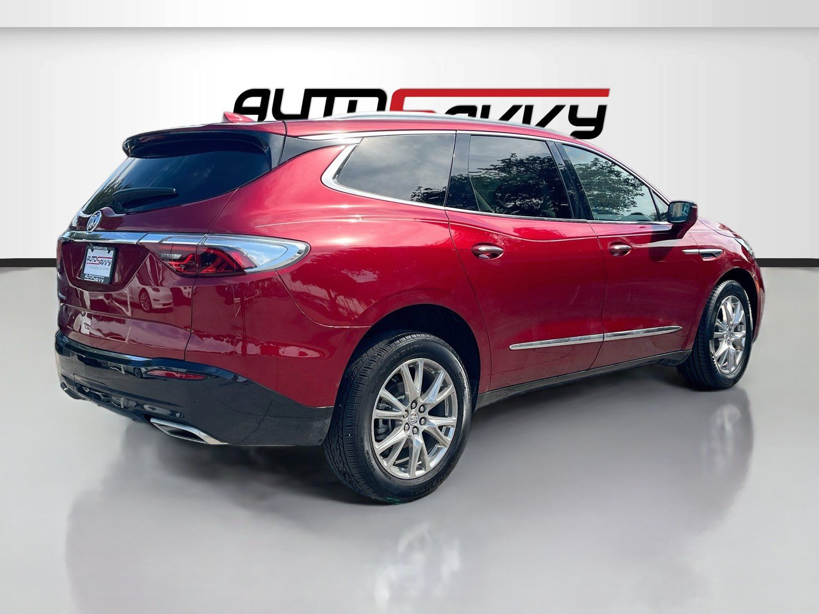 Used 2024 Buick Enclave Essence w/ Experience Buick Package FWD image 7