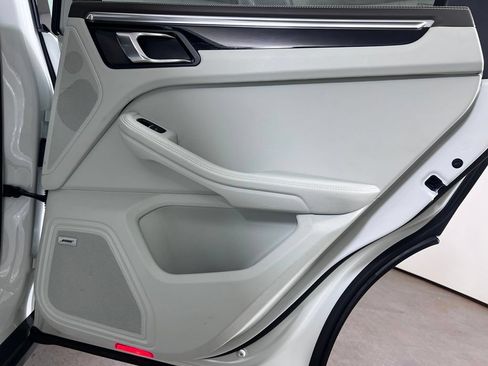 Certified 2020 Porsche Macan S AWD/4WD image 27