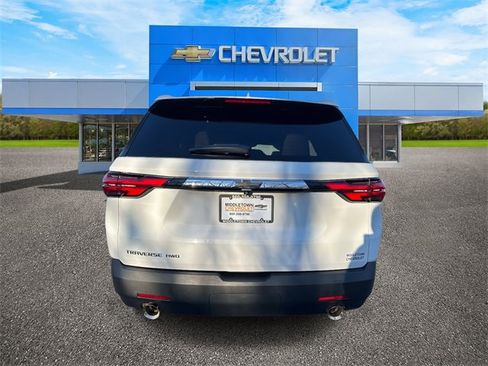 Used 2023 Chevrolet Traverse LS image 5