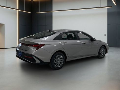 Certified 2024 Hyundai Elantra SEL FWD image 5