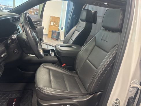 Used 2023 GMC Yukon Denali w/ Advanced Technology Package image 34