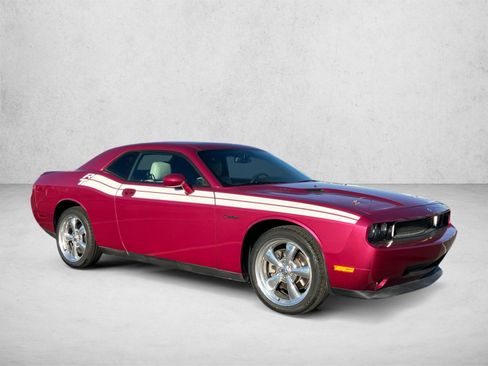 Used 2010 Dodge Challenger R/T RWD image 3