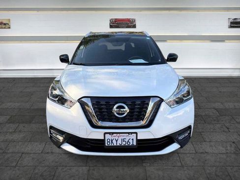 Used 2019 Nissan Kicks SR FWD image 2