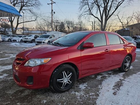 Used 2011 Toyota Corolla Base 4dr Sedan 5M image 2