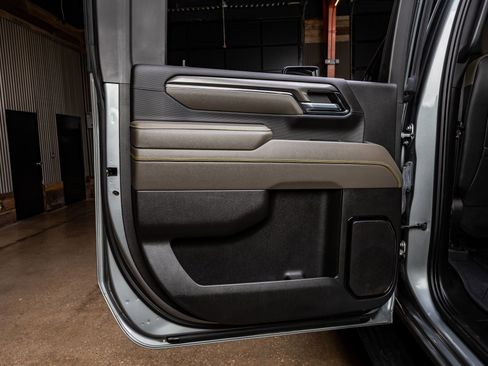 Used 2024 Chevrolet Silverado 2500 ZR2 w/ Technology Package image 38