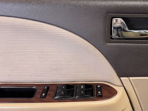 Used 2009 Ford Taurus SEL image 13