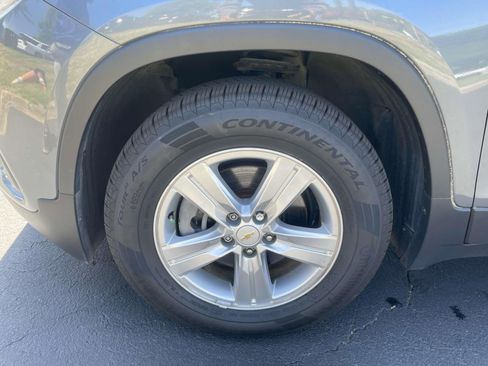 Used 2019 Chevrolet Trax LT w/ LT Convenience Package FWD image 9