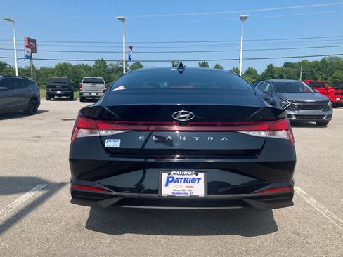Used 2023 Hyundai Elantra SEL w/ Convenience Package FWD image 6