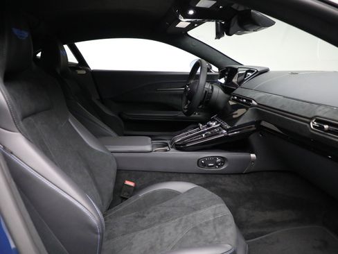 Used 2025 Aston Martin V8 Vantage Coupe image 18