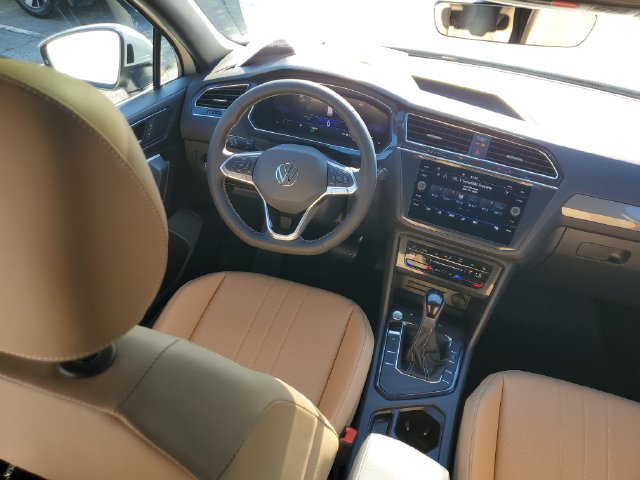 Certified 2023 Volkswagen Tiguan SE w/ Panoramic Sunroof Package FWD image 7