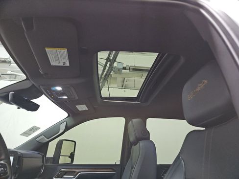 Used 2024 Chevrolet Silverado 3500 High Country w/ Technology Package image 15