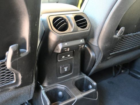 Used 2024 Jeep Wrangler Unlimited Rubicon AWD/4WD image 20