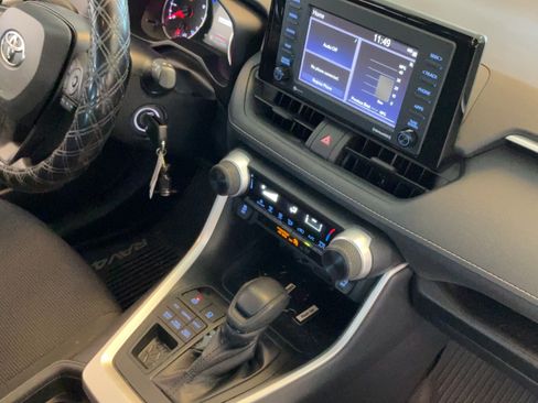 Used 2020 Toyota RAV4 LE AWD/4WD image 28