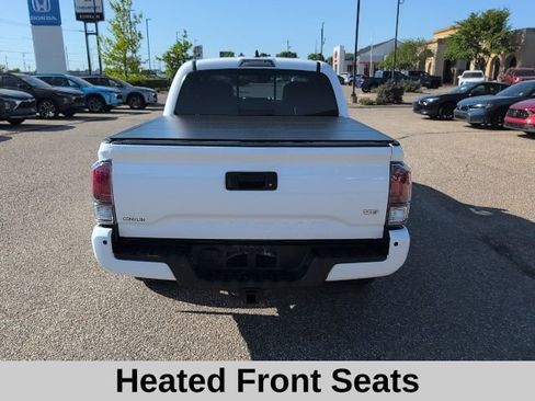 Used 2020 Toyota Tacoma TRD Sport w/ TRD Premium Sport Package AWD/4WD image 18