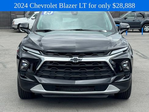Used 2024 Chevrolet Blazer LT w/ Sound & Technology Package FWD image 3