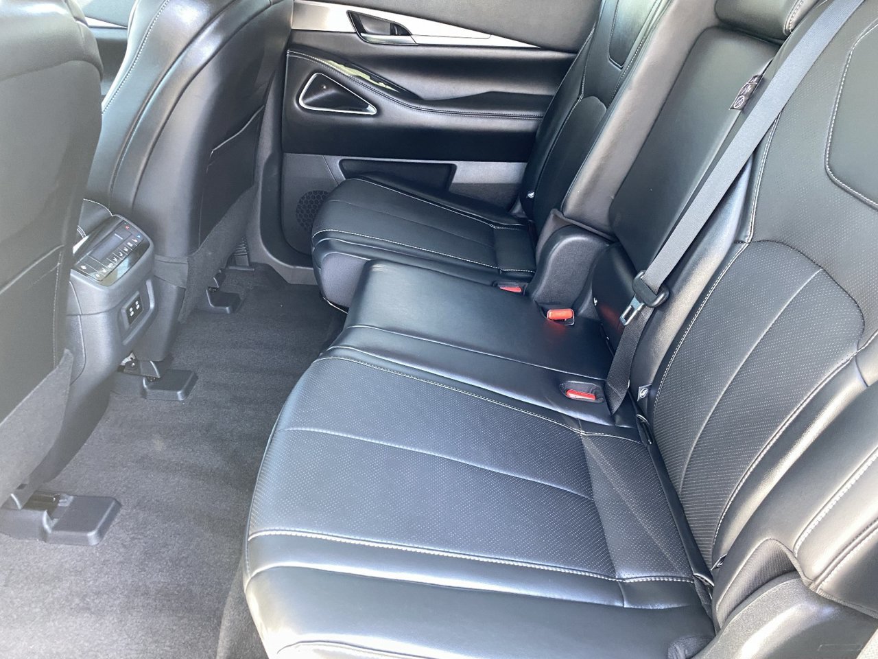 Certified 2027 INFINITI QX60 Luxe w/ Cargo Package AWD/4WD image 16