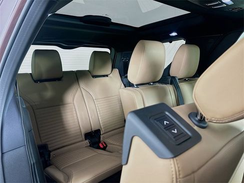 New 2026 Land Rover Discovery Limited Edition image 31