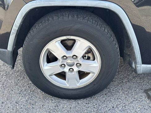 Used 2011 Jeep Grand Cherokee Laredo RWD image 4