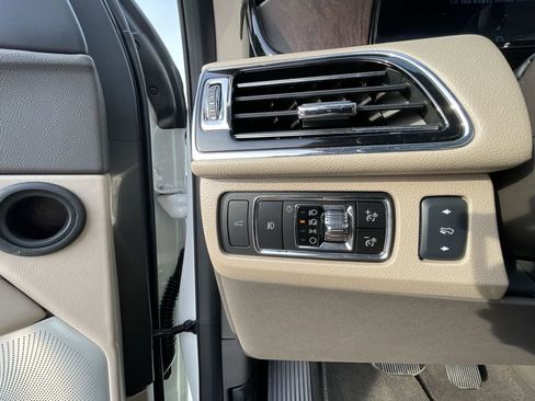 Used 2024 Lincoln Navigator L Reserve image 17