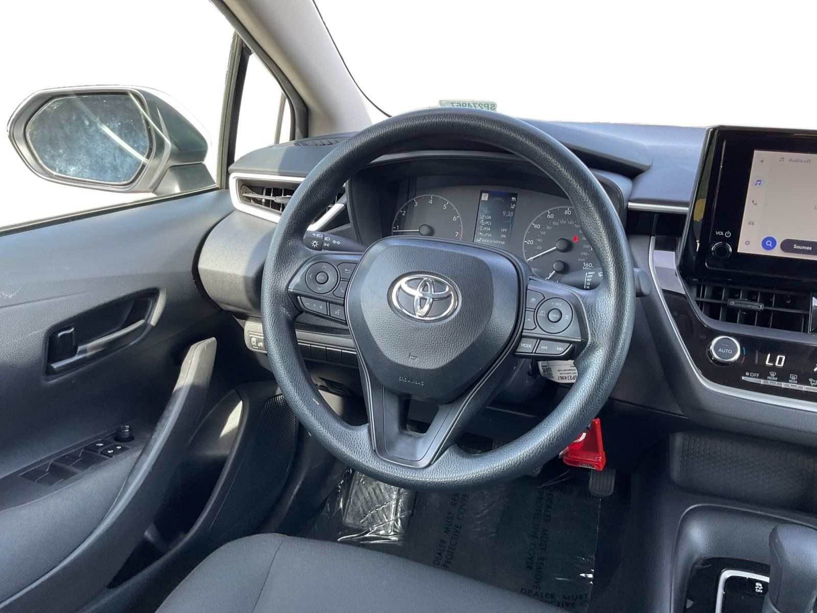 Used 2025 Toyota Corolla LE FWD image 11