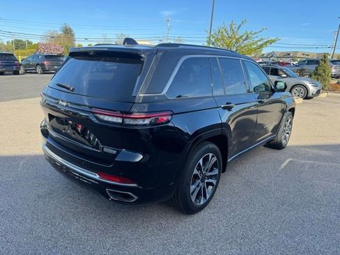 Used 2023 Jeep Grand Cherokee Overland w/ Luxury Tech Group IV AWD/4WD image 13