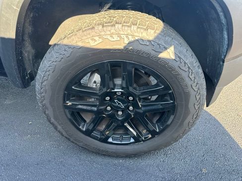 Used 2024 Chevrolet Colorado Trail Boss w/ Technology Package AWD/4WD image 2